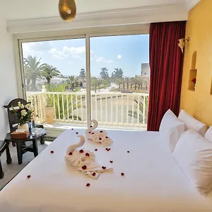 https://riad-diamant-blanc.essaouirahotels.net